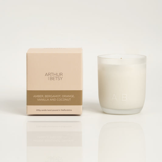 Amber, bergamot, orange, vanilla and coconut candle